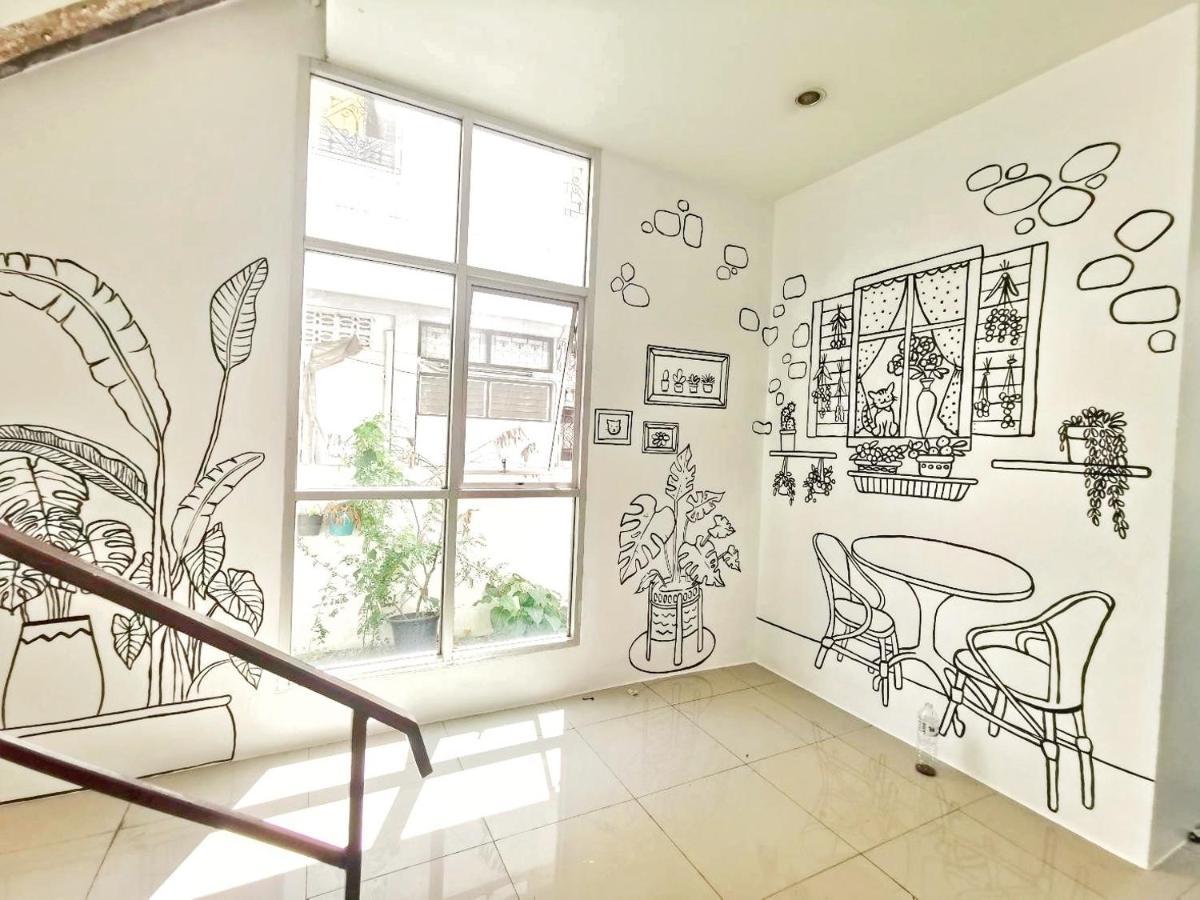Roomquest Chiang Mai Tha Phae Екстер'єр фото